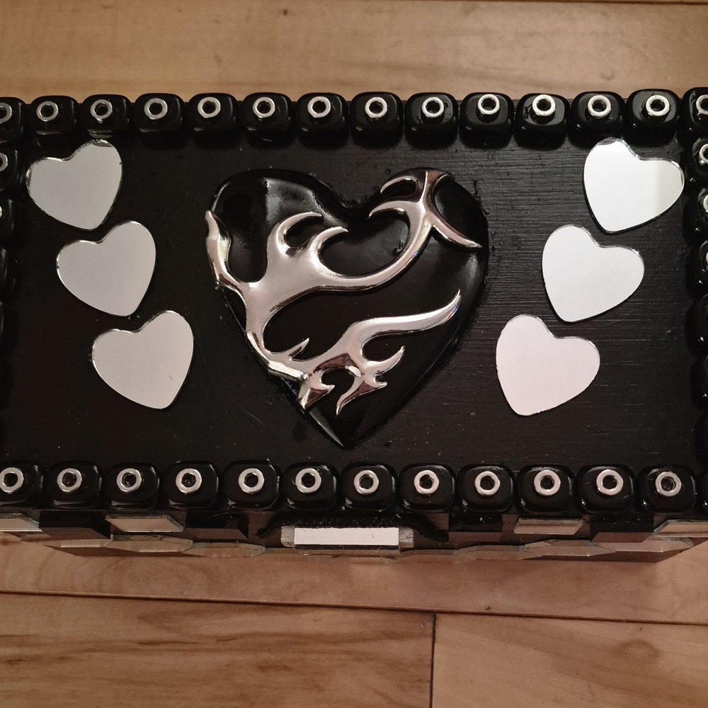 BLACK HEART MIRRORED JEWELLERY BOX